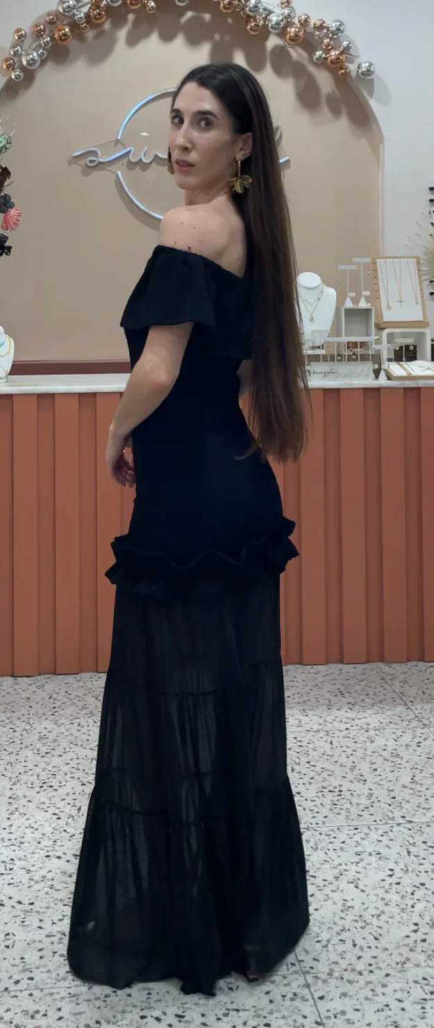 nightcap positano maxi dress Crinkle Size:EU 44 | US 14 | UK 16 size 4 and wearing Size 20 Hot Pink Sequin Lace