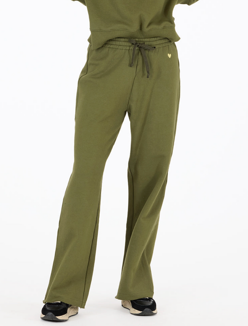 Kerri Rosenthal Weekend Barb Sweatpants in Army Green)