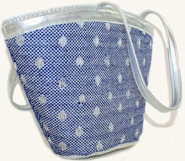 En Shalla Shoulder Bag in Blue/Silver